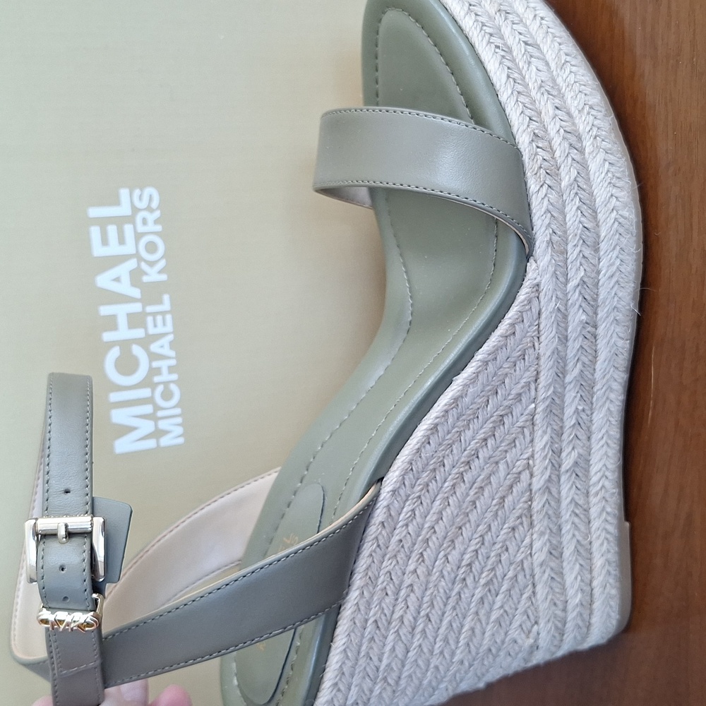 Michael Kors Wedge 8.5
